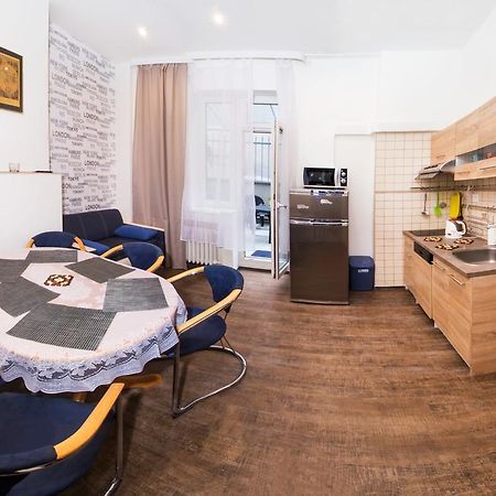 Apartment Ve Smeckach With A Big Terrace Praag Buitenkant foto