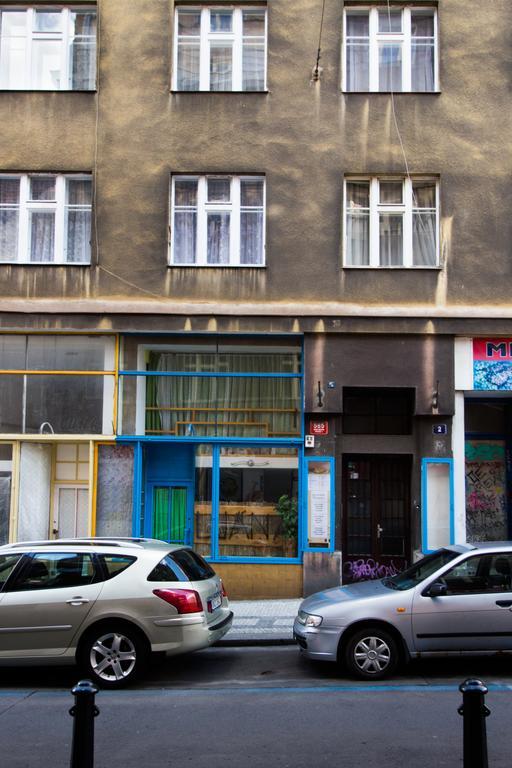 Apartment Ve Smeckach With A Big Terrace Praag Buitenkant foto